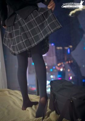 苏离被三个男人c到哭_蓝光高清视频播放